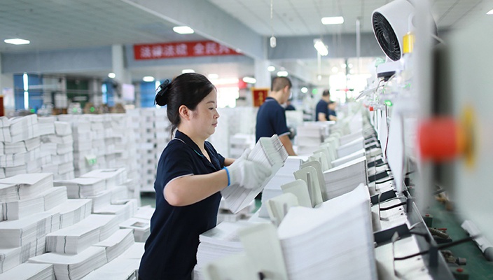 新华印务铆足劲头 确保“课前到书 人手一册”